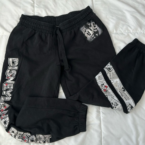 Disney Pants - Disneyland Mickey Sweatpants, Size L